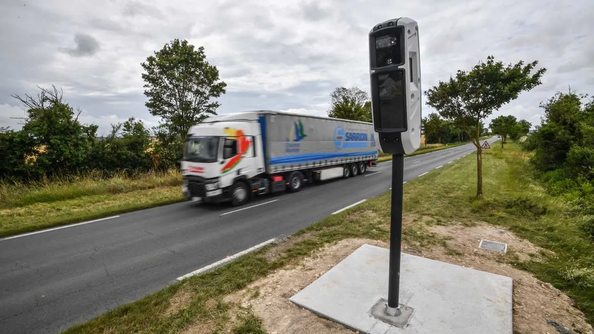 Jönnek az új hipertraffipaxok, máris tiltakoznak az autósok