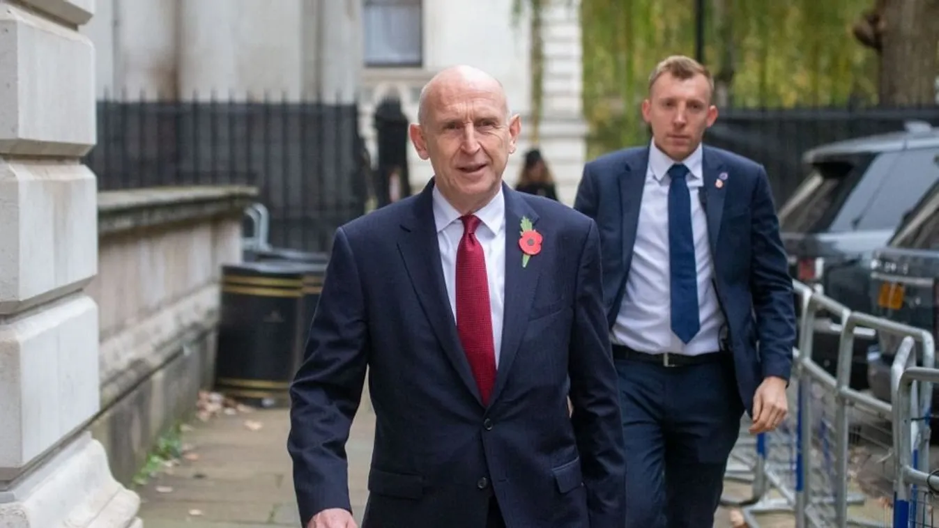 John Healey brit védelmi miniszter