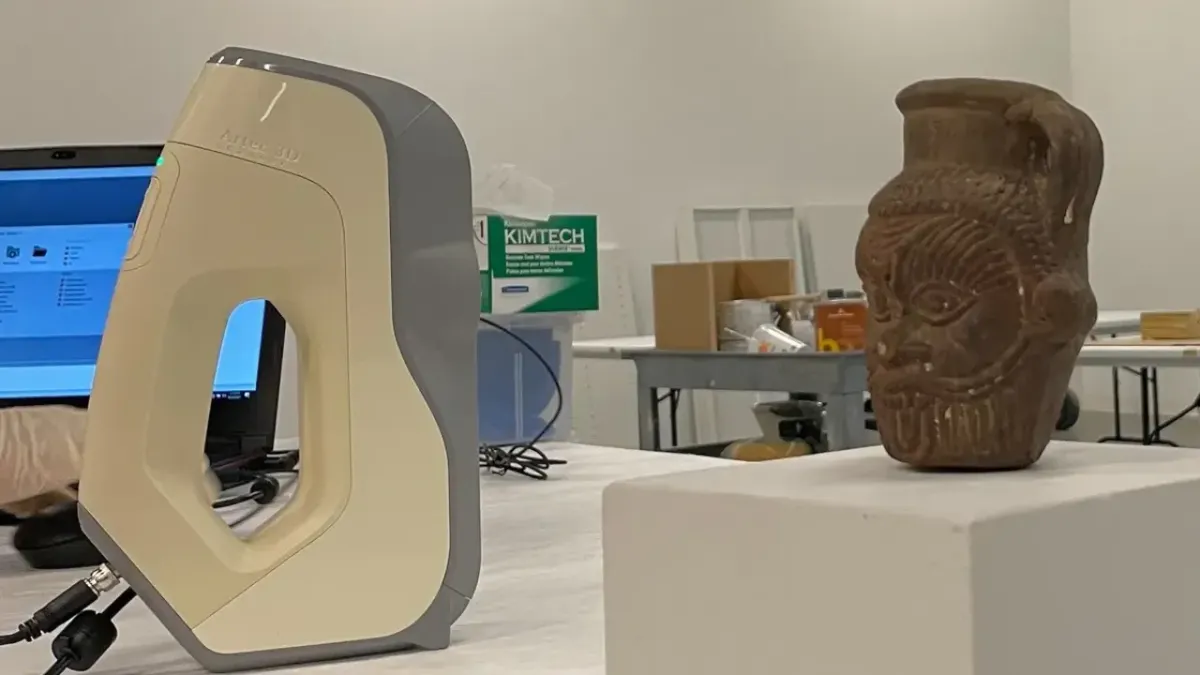 The portable 3D scanner next to the ancient Egyptian vase of Bes