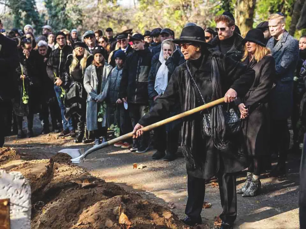 Hadas Krisztina, Hadas Kriszta, magyar újságíró és szerkesztő,  HadasKriszta, temetés,  temető, HadasKrisztatemetés, 2024.11.10., Budapest, Kozma utcai izraelita temető, 