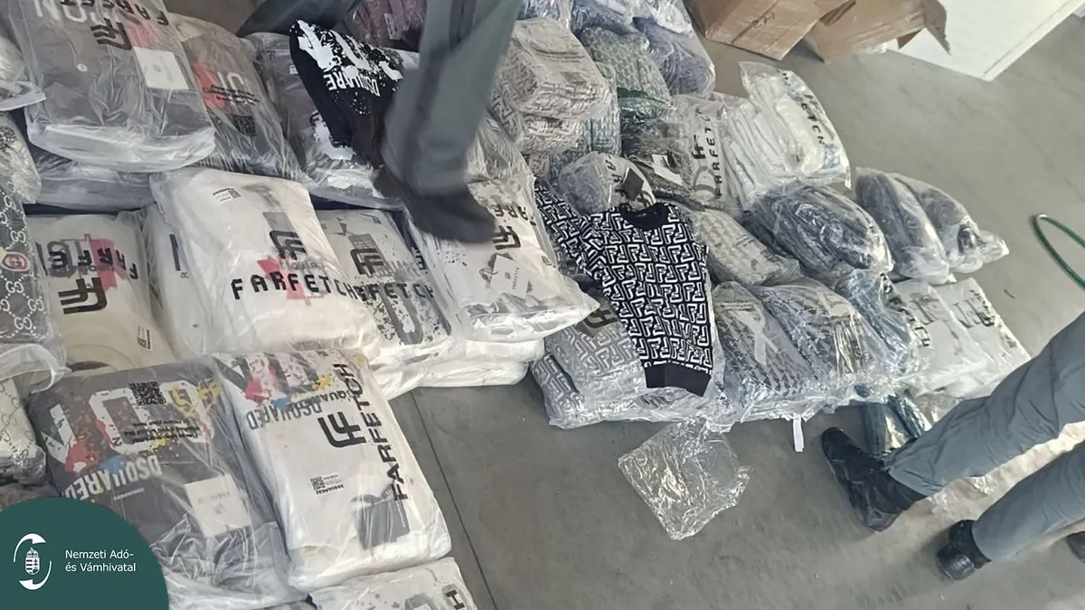 Rengeteg hamis luxusruhát foglaltak le Nagylaknál - videó