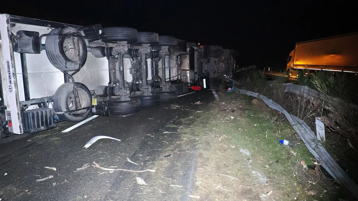 Tömegbaleset miatt lezárták az M5-ös autópályát - képek