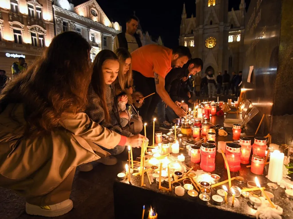 Leomlott az újvidéki vasútállomás tetőszerkezete, baleset, tragédia, 
újvidékivasútállomás