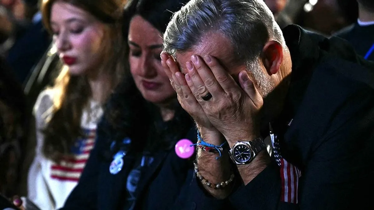Gyáván elbújt hívei elől a vesztes Kamala Harris, ahogy Hillary Clinton 8 éve