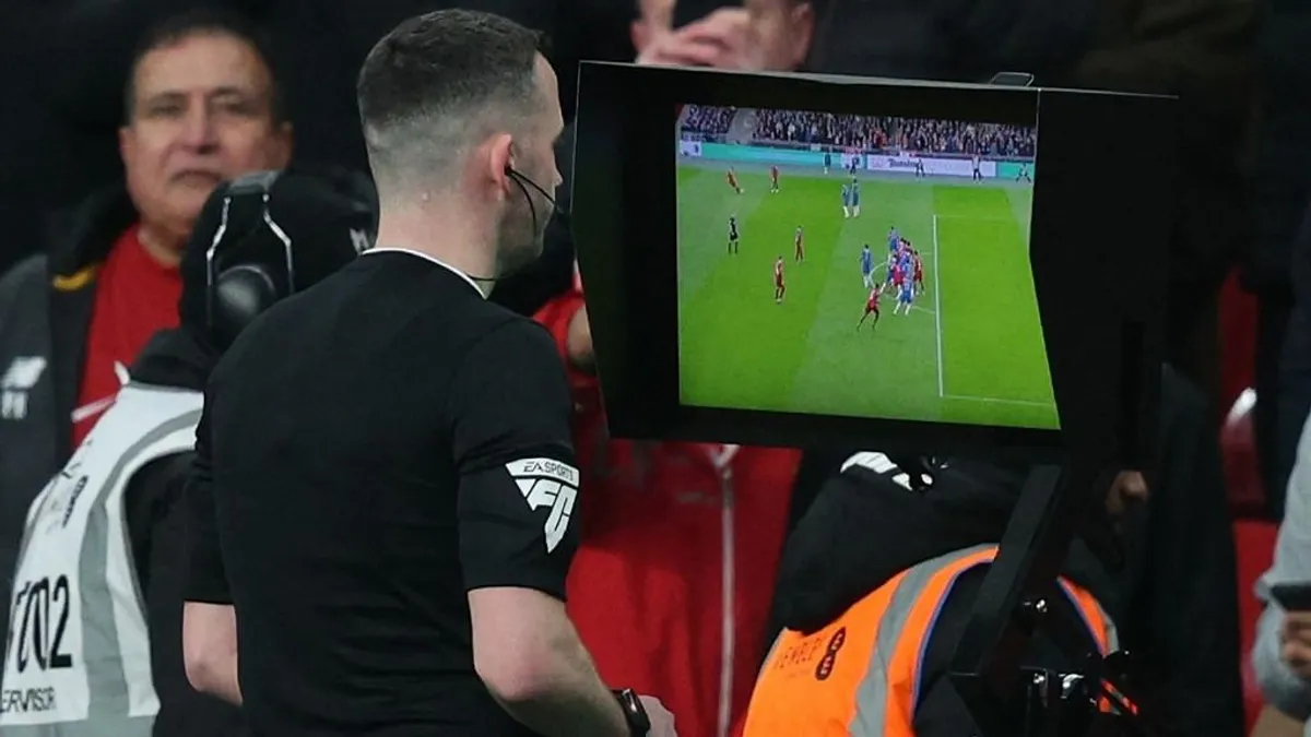 A videobíró rengeteget hibázik, így tönkreteszi a futballt
