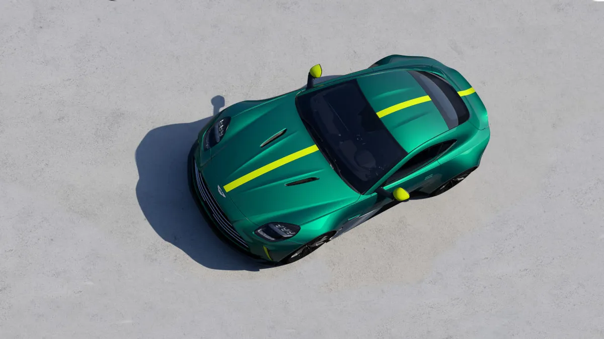 A Spa-i 24 órás futamot megnyerő autóját ünnepli az Aston Martin