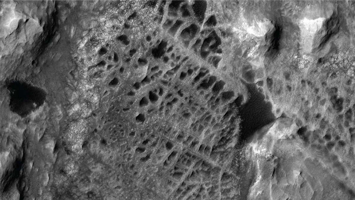 Mars: A NASA rejtélyes kőzetformációkat talált