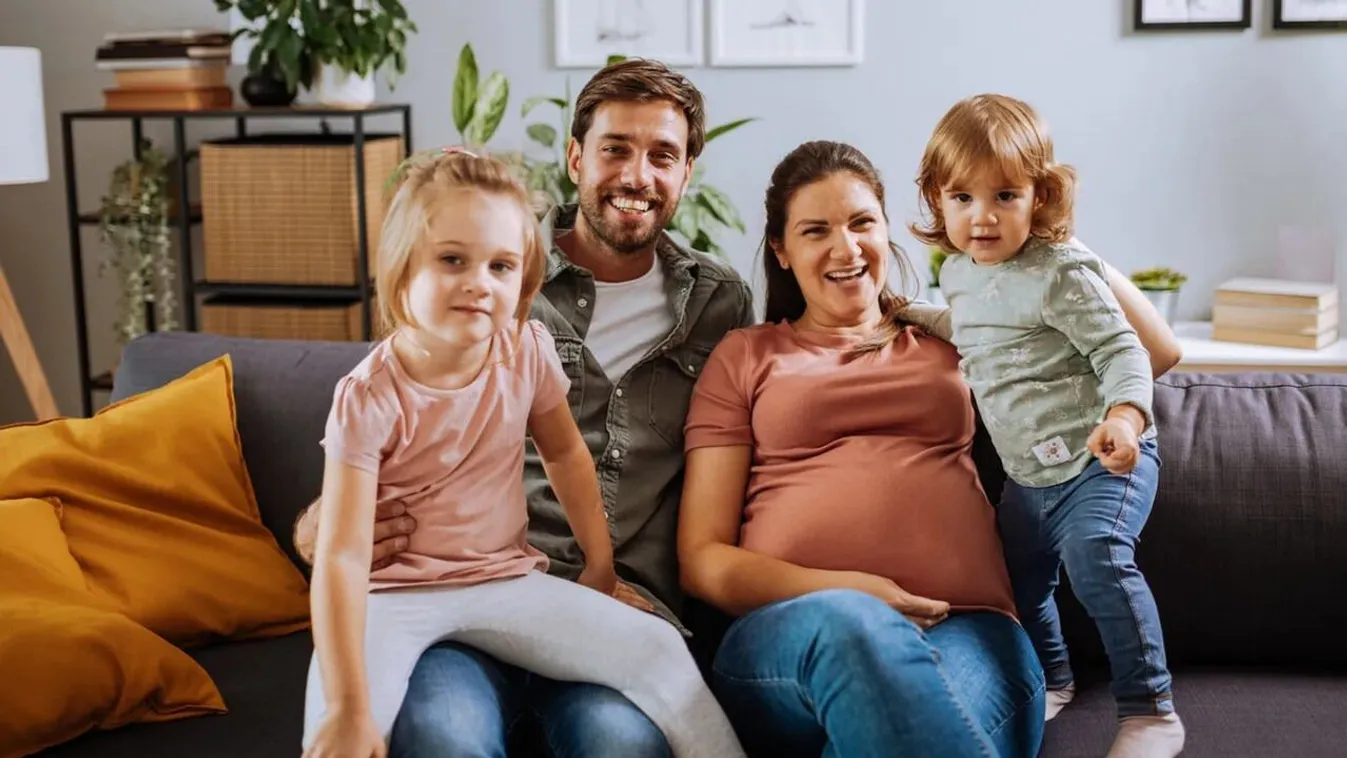 Rengeteg pénzzel, számos formában támogatja a magyar családokat az állam (illusztráció) / forrás: Shutterstock