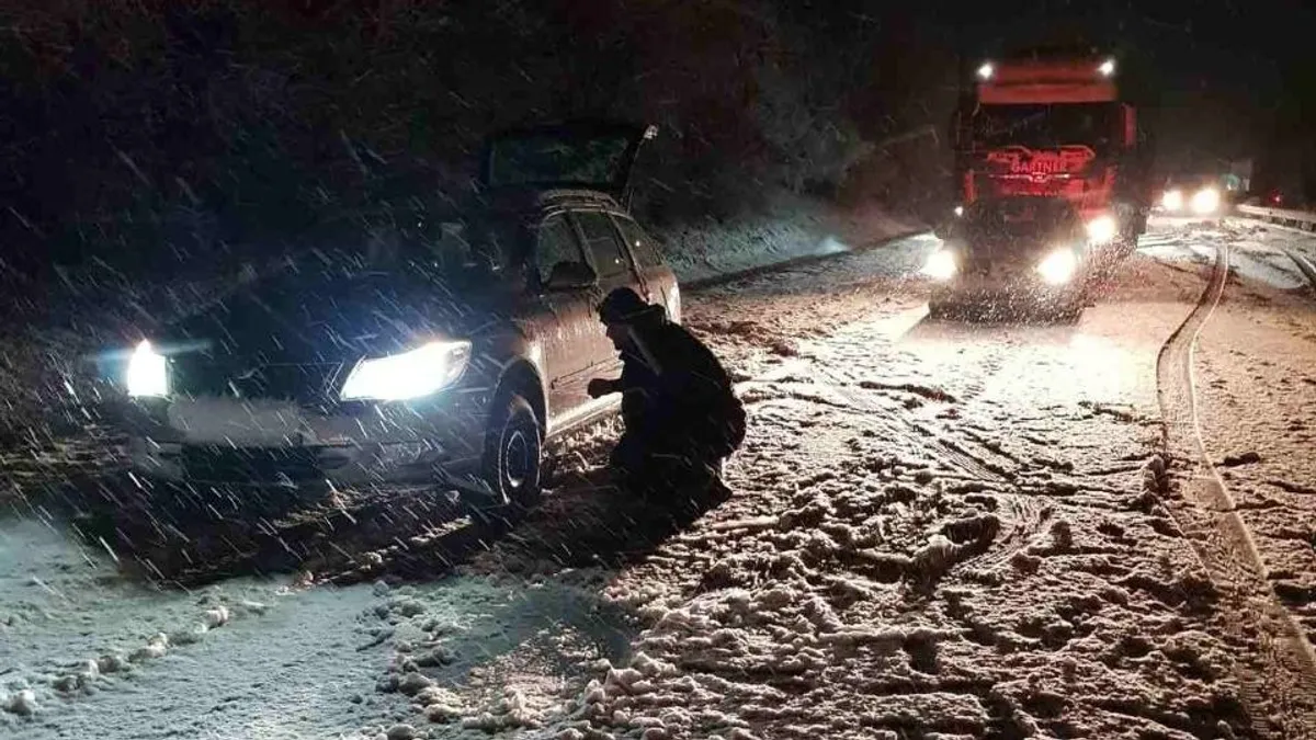 Autópályán cserélt kereket egy férfi Komáromban