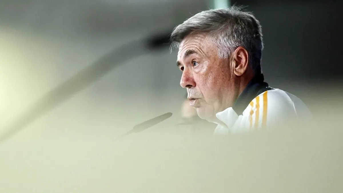 Carlo Ancelotti: Abba kellene hagyni a focit