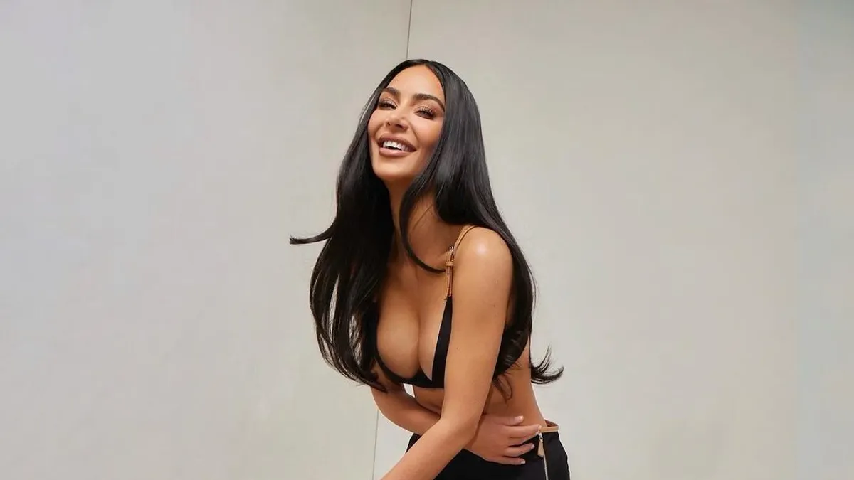 Minden idők legszürreálisabb halloweeni jelmezét viselte Kim Kardashian - fotók