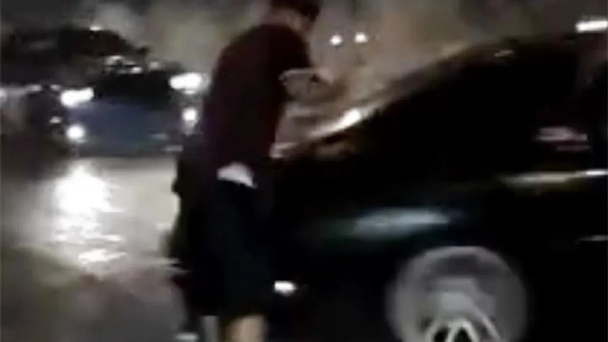 Elesett a driftelő autók között, akkora hátba verést kapott az egyiktől, hogy soha nem felejti el - videó