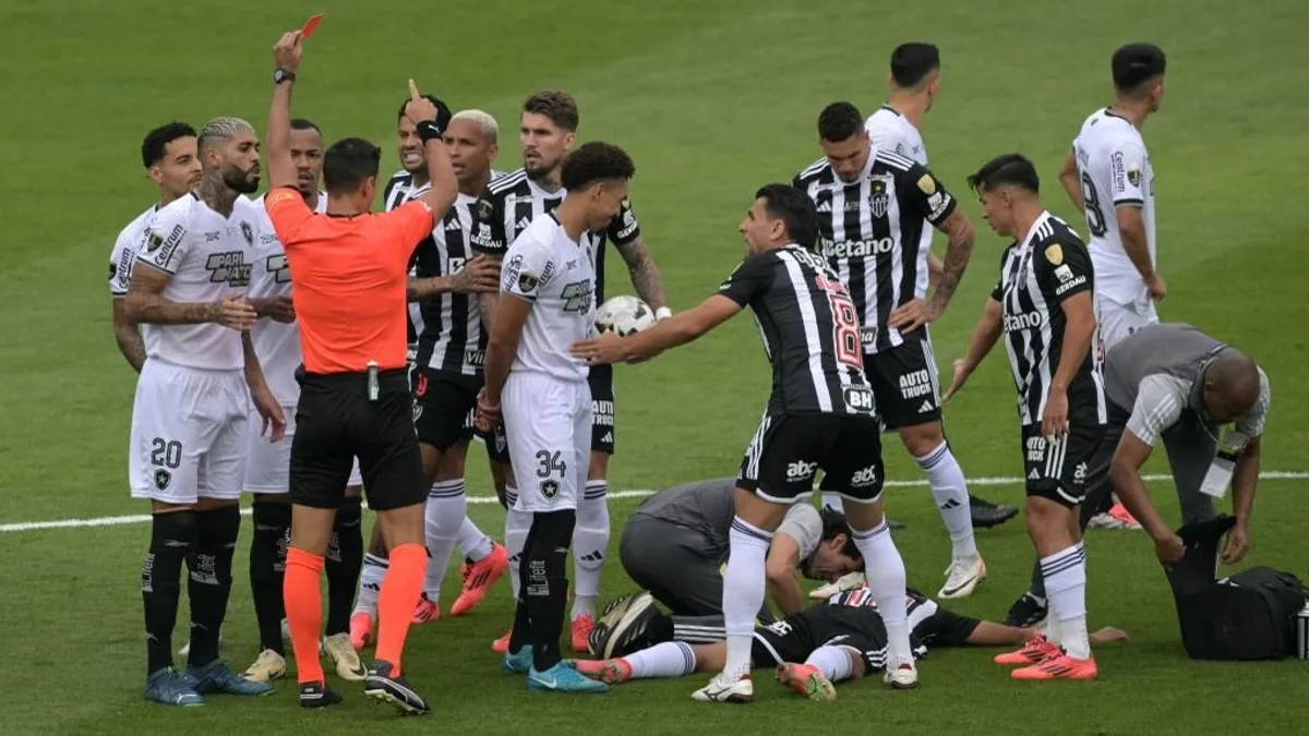 Libertadores Kupa-döntő: brutális fejrúgás, piros lap a 30. másodpercben