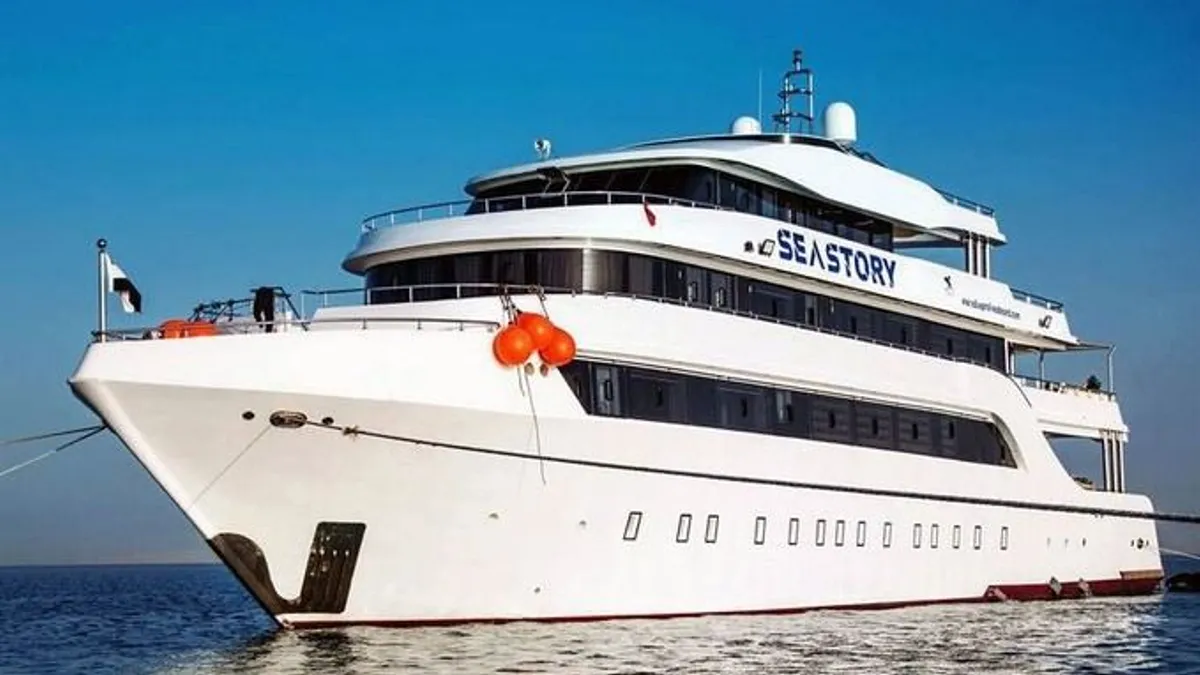 Három embert élve találtak meg egy nappal az egyiptomi turistahajó felborulása után