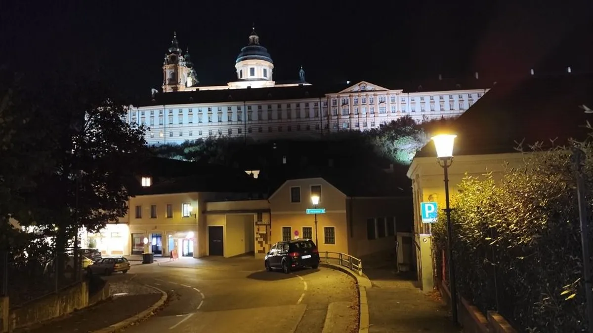 Ott jártunk, ahonnan A rózsa neve hőse érkezett