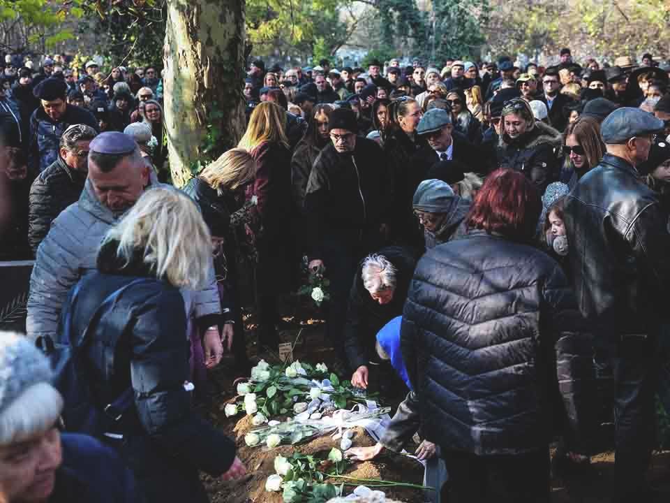 Hadas Krisztina, Hadas Kriszta, magyar újságíró és szerkesztő,  HadasKriszta, temetés,  temető, HadasKrisztatemetés, 2024.11.10., Budapest, Kozma utcai izraelita temető, 