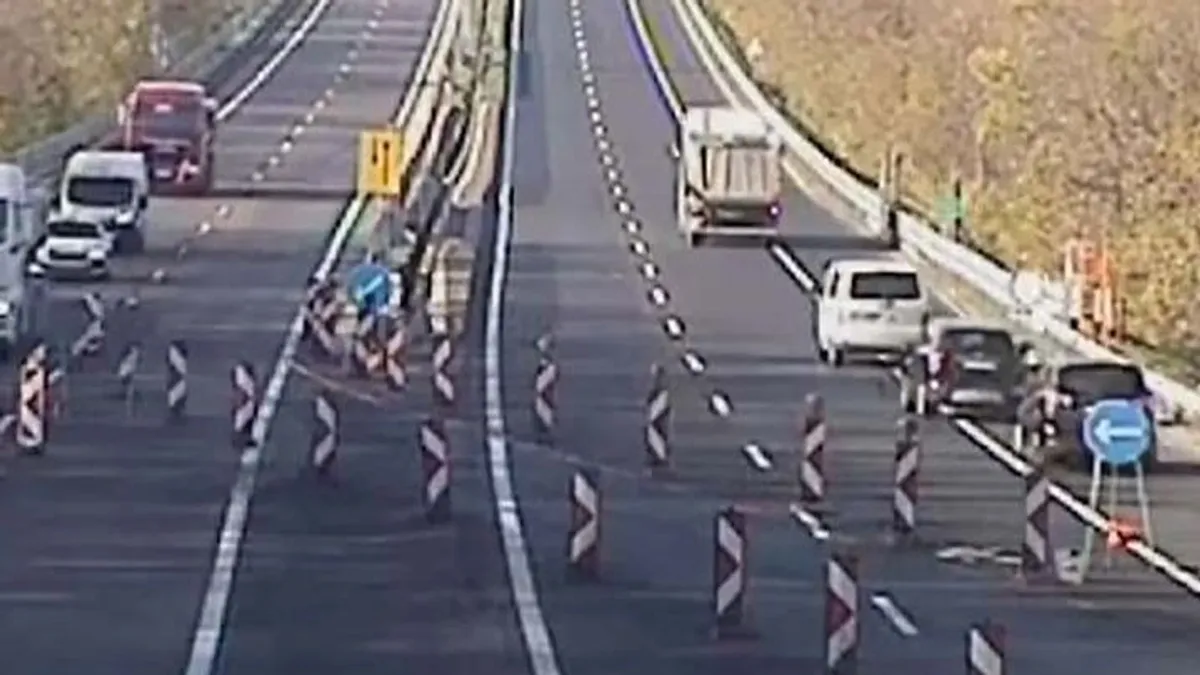 Megdöbbentően birka sofőrök az M7-esen, pécsi buszmegállóban vacsorázó bunkó - videók