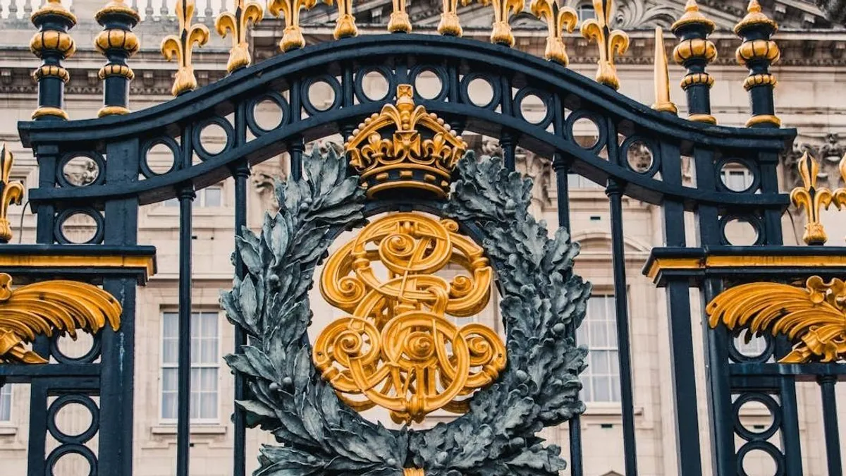 Letartóztatták a Buckingham-palota egyik szobalányát