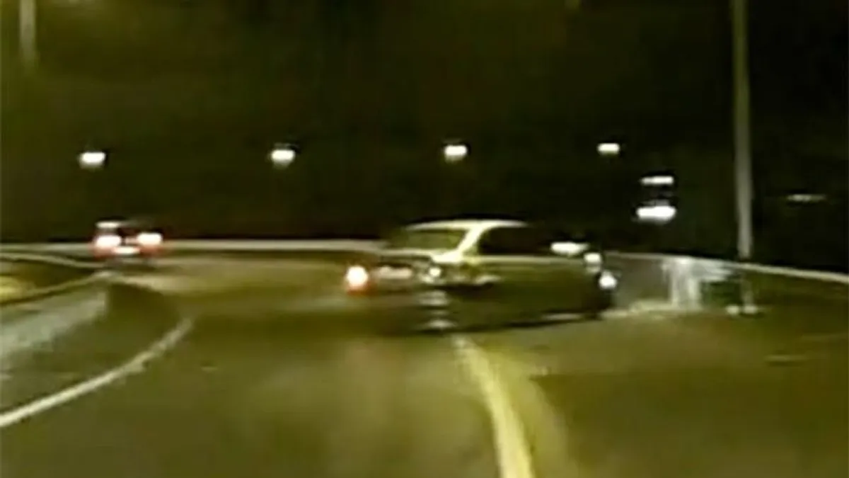 Fakezű BMW-s a körforgalomban, vak furgonos az M7-esen, repülő rakomány a 46-os úton - videók