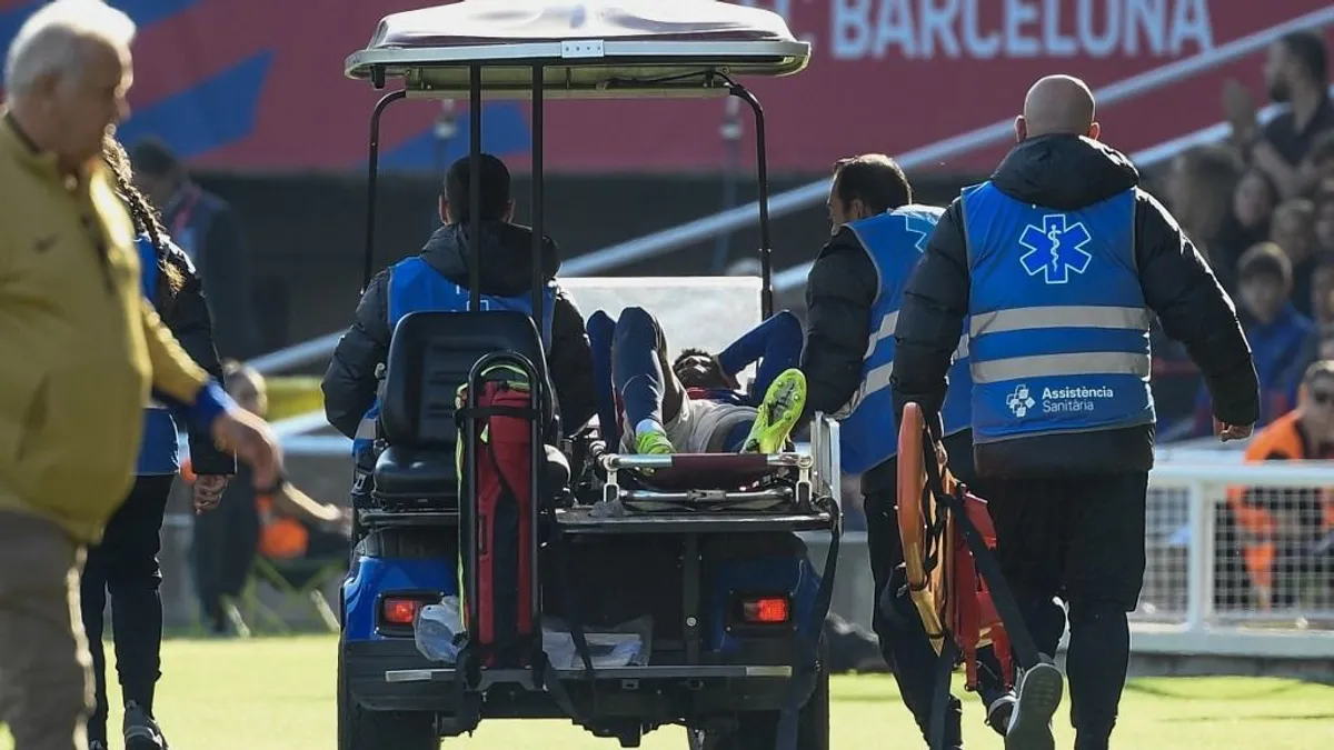 Vért hányt a pályán a Barcelona sztárfocistája