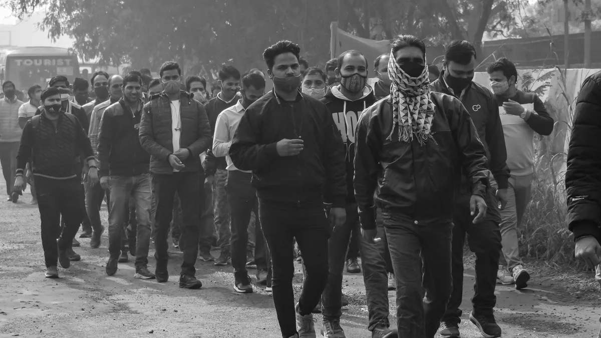 Egyre több gondot okoznak a brit kormánynak a fiatal lányokat becserkésző migránsbandák szőnyeg alá sepert ügyei