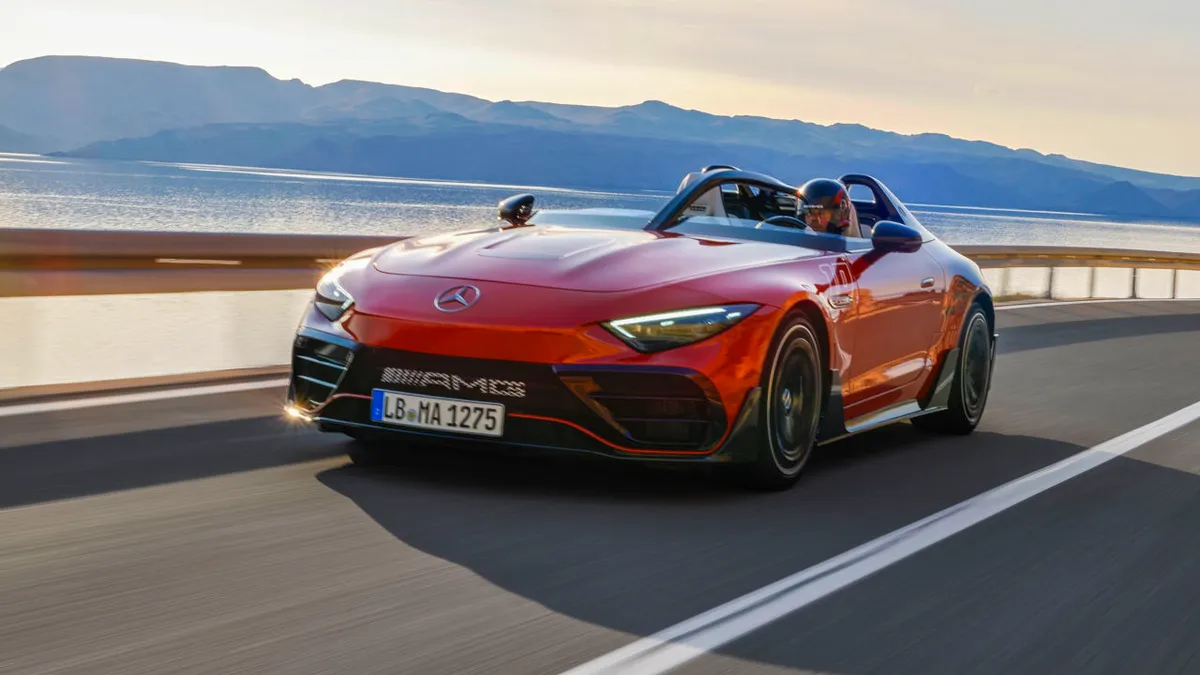 Első szériaautóként kap glóriát a Mercedes-AMG PureSpeed