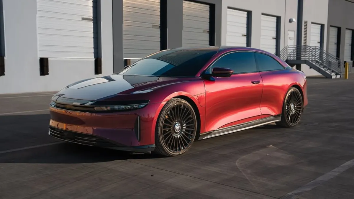 Diesel-kupét készítettek a Lucid Air villanyautóból