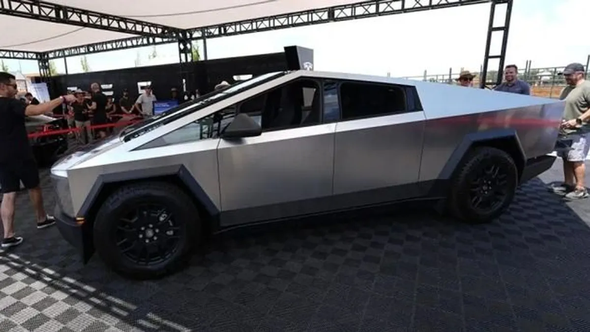 Tinédzserek száguldoztak egy Tesla Cybertruckkal, hárman meghaltak