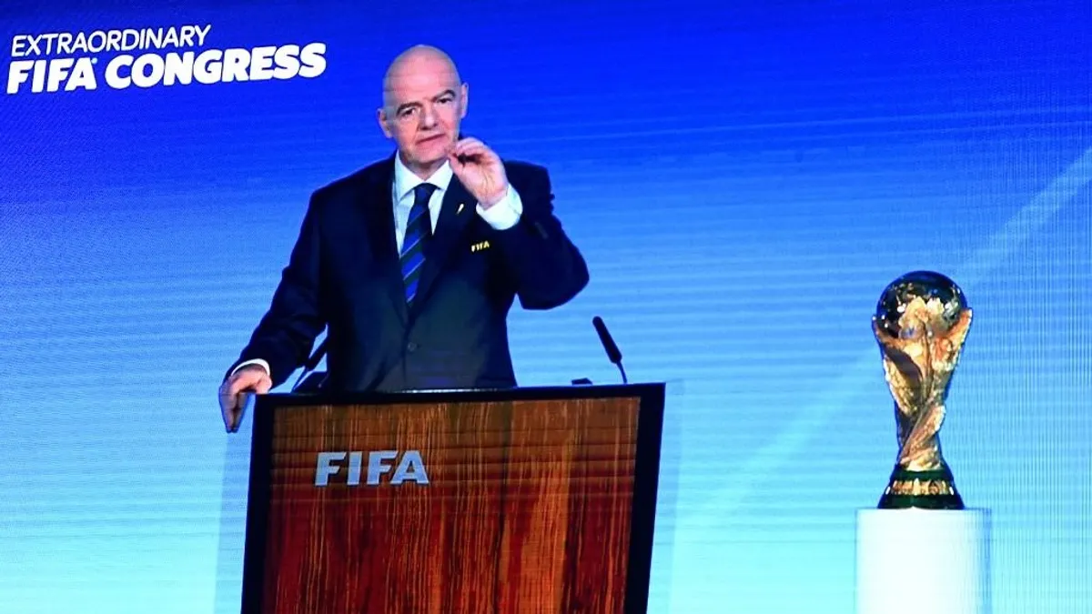 A FIFA által megfenyegetett angolok dühöngenek és lehülyézték a focivébét
