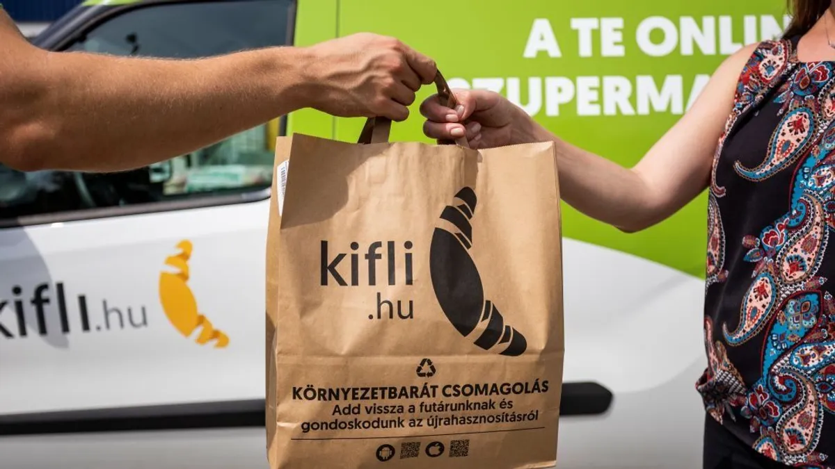 Több száz futárral és autóval készül a karácsonyi rohamra a Kifli.hu
