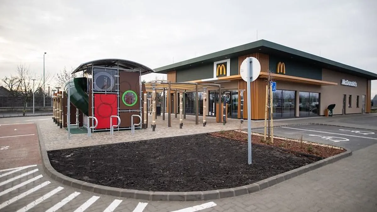 Jövőre sem lassít a McDonald's, ma nyílt meg a legújabb hazai étterem