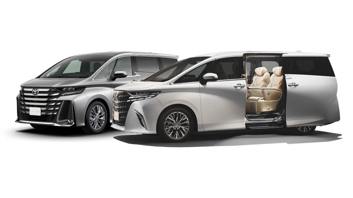 Plug-in hajtással és fotelekkel kényeztet a Toyota egyterűje