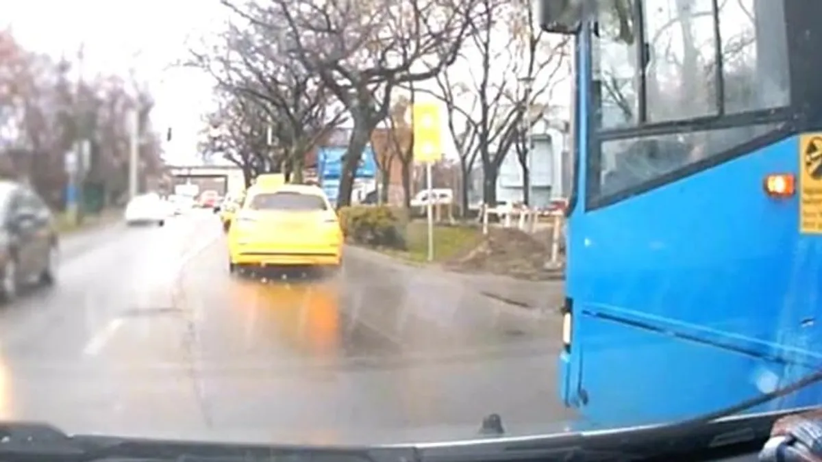 A buszsofőr és a kamerás autó vezetője sem akart engedni, együtt okoztak veszélyt Kőbányán - videó