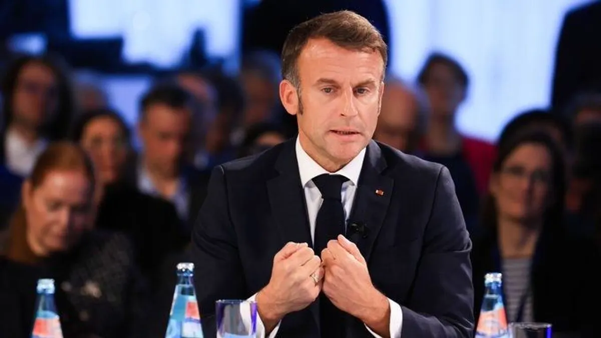 Bocsánatot kért a francia elnök újévi beszédében