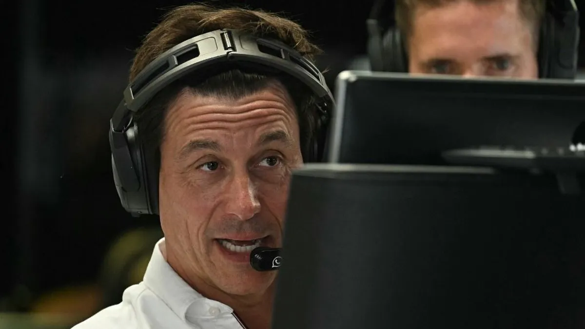 Az F1-es sztároktól tanult meg káromkodni Toto Wolff kisfia
