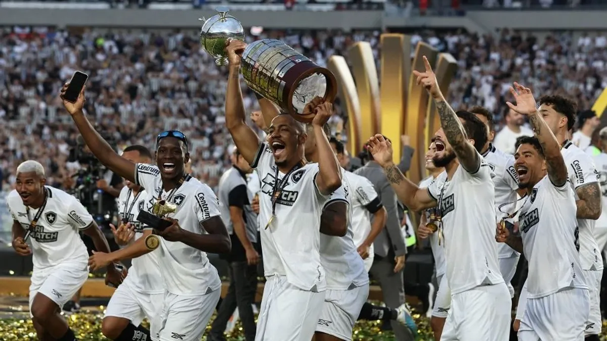 Végig tíz emberrel is simán nyerte a Libertadores Kupa döntőjét a Botafogo - videó