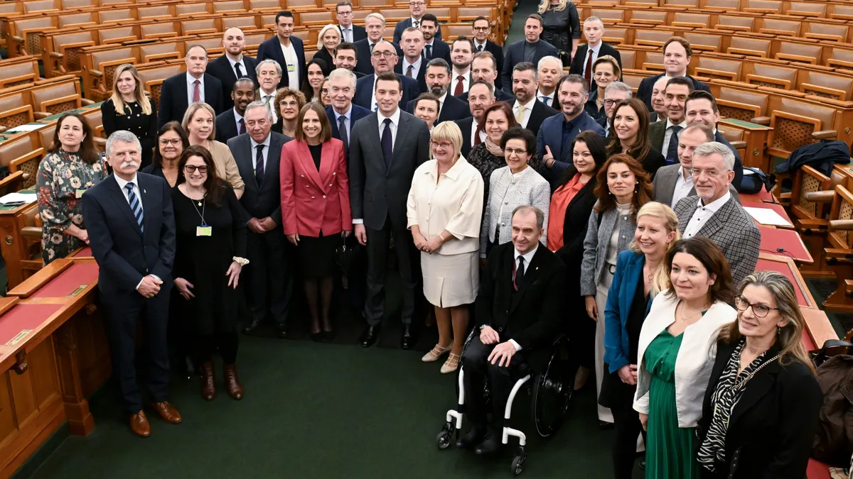 Elfogadtak egy szigorúbb migrációs politikáról szóló nyilatkozatot a Patrióták frakcióülésén