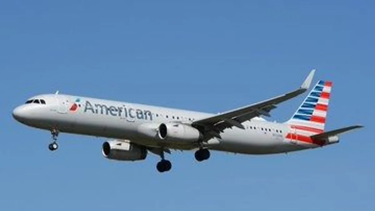 Madárral ütközött az American Airlines egyik járata, elromlott az egyik hajtómű