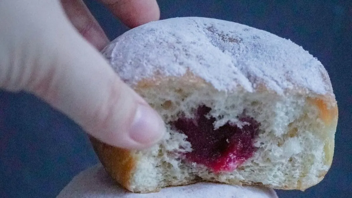 Kiderült, valójában ez van a bolti fánkokban a lekvár helyett