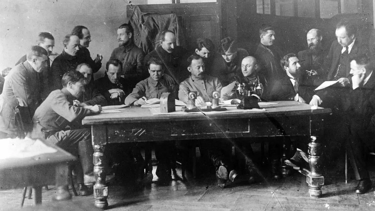 Lenin azért hozta létre a Csekát, hogy terrorizálja a lakosságot