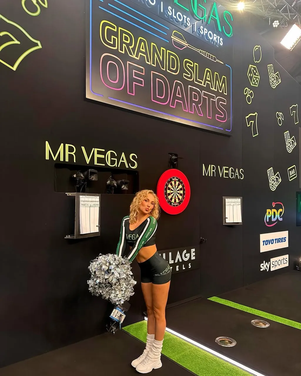 szexi, Ellie Jackson