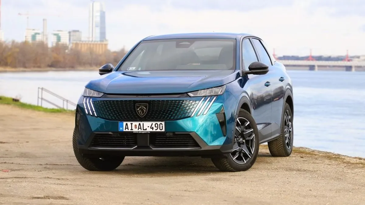 Műfajok keresztezése - Peugeot 3008 Hybrid teszt