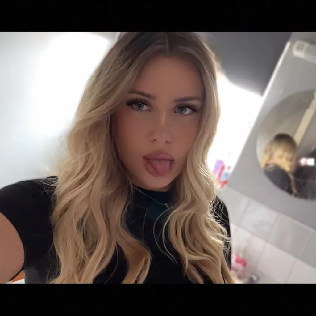 szexi, Caitlin Littler 
