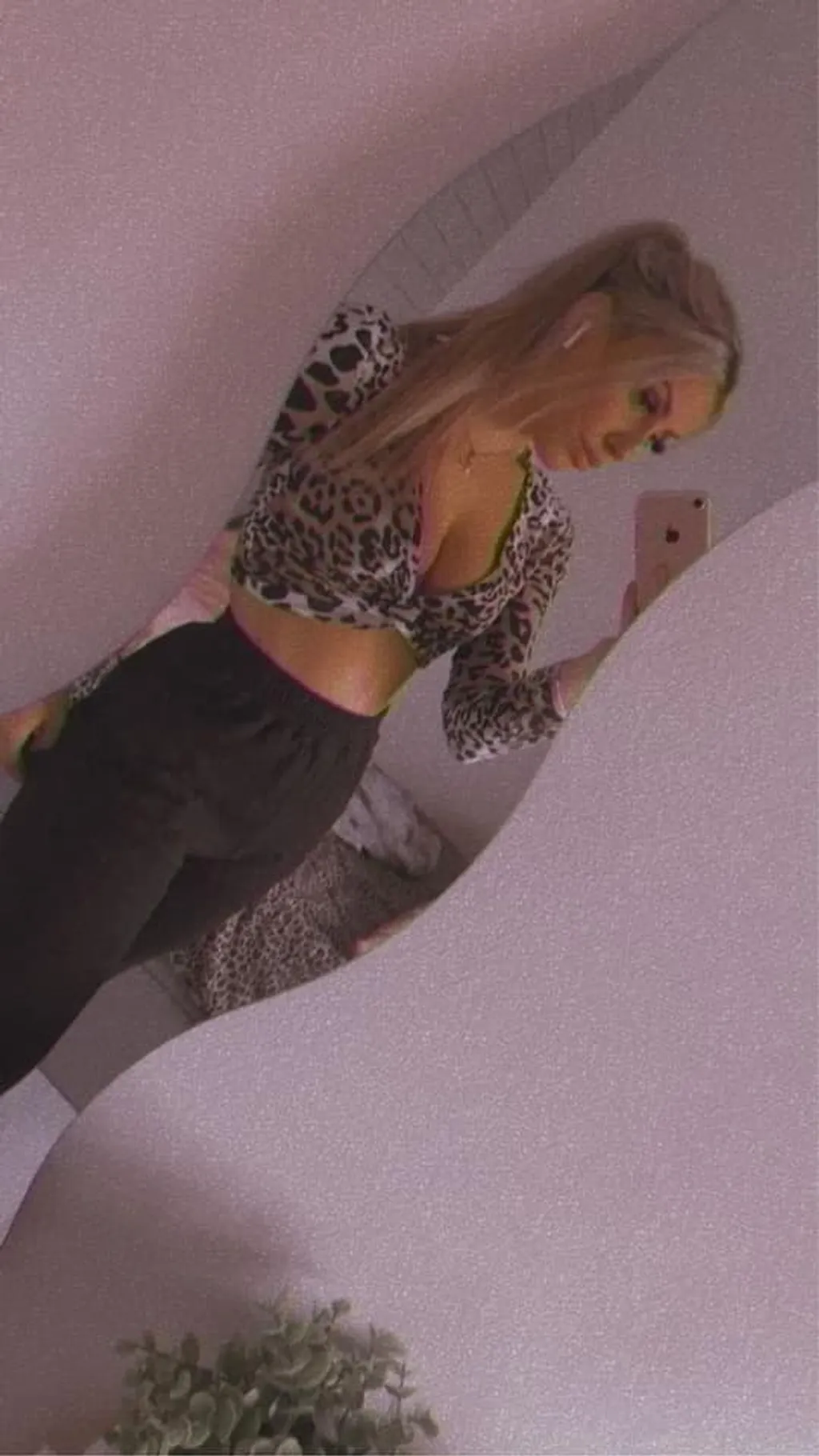 szexi, Caitlin Littler 