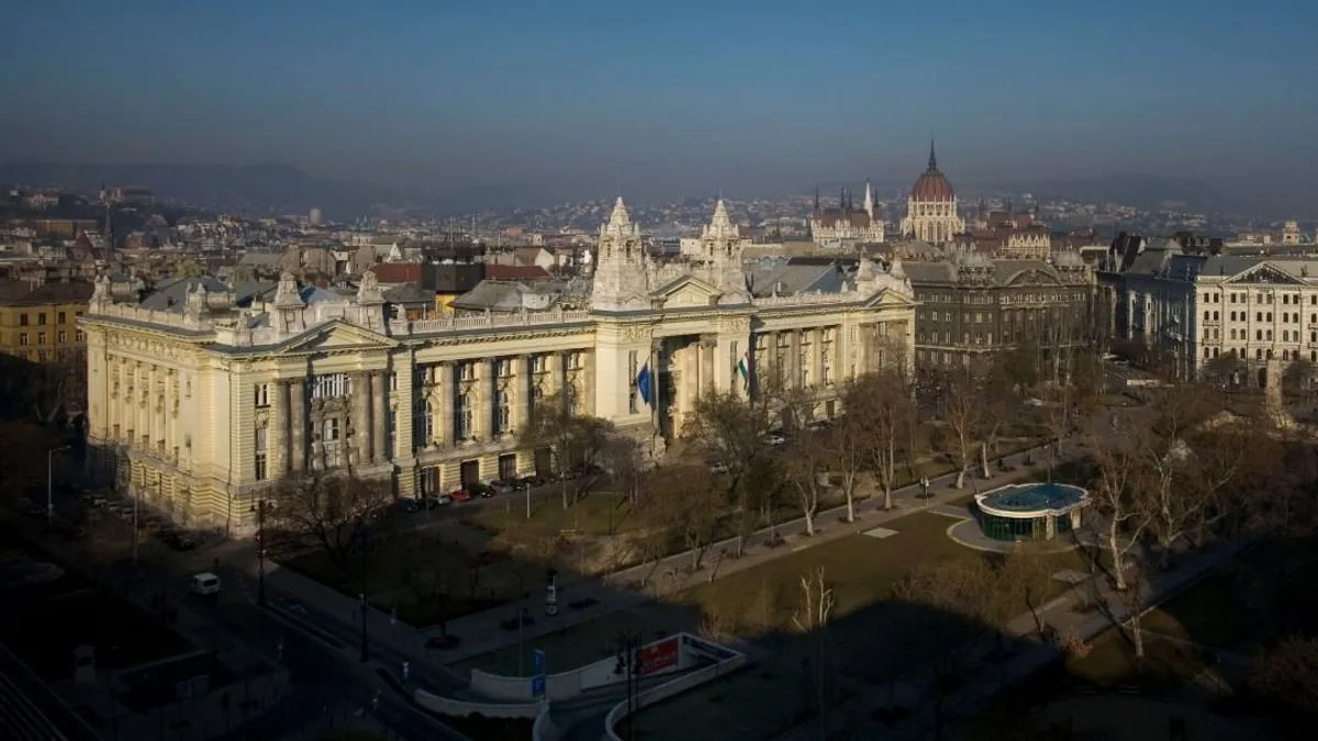 Eladták a Tőzsdepalotát, megújulhat a történelmi épület