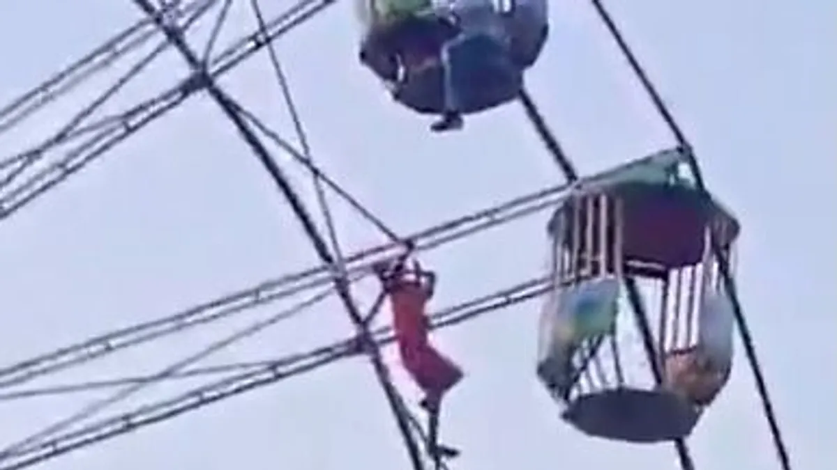 Videón, ahogy egy tinédzser kirepül az óriáskerékből