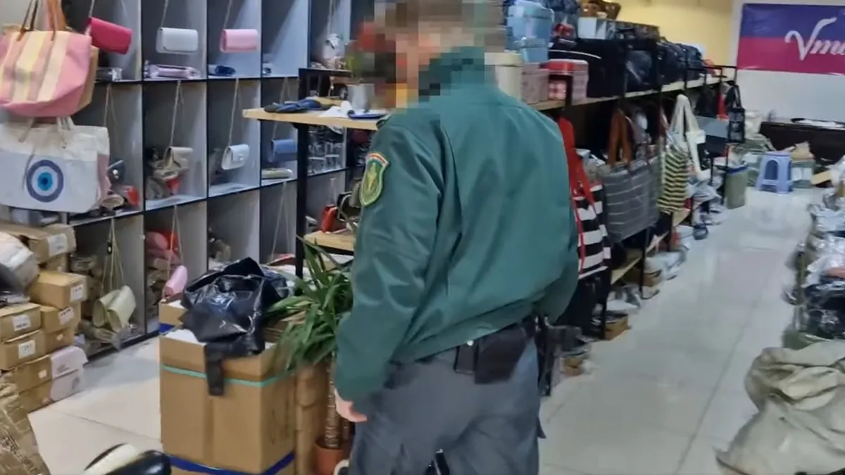 Razzia a boltokban, több száz hamis árut találtak Budapesten - videó