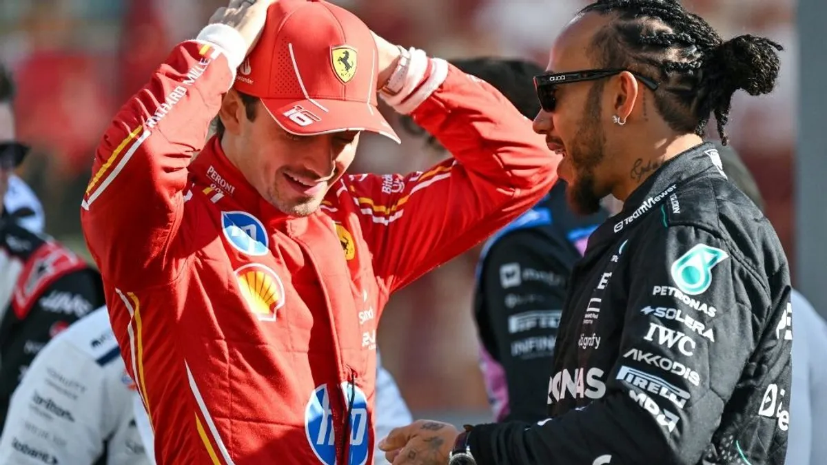 Lewis Hamilton gyorsan eltiporhatja Charles Leclerc-t