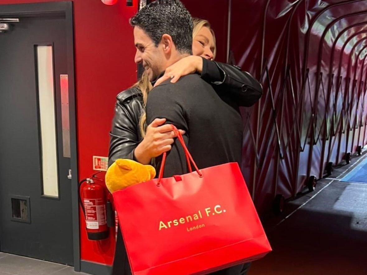 dögös, Mikel Arteta, Laura Woods 