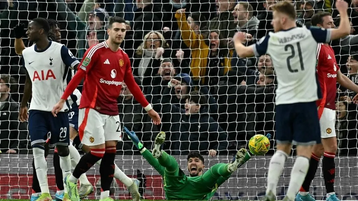 Hihetetlen meccsen esett ki a kupából a Manchester United